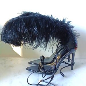 Azalea Wang Cleasby Feather Sandals. Size 7.5